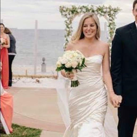 Monique Lhuillier Dresses & Skirts - Monique Lhuillier Georgia wedding dress